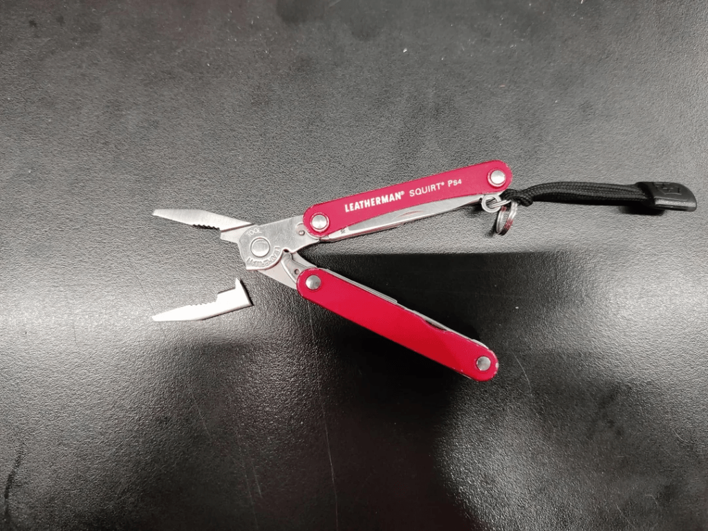 Image from https://www.reddit.com/r/EDC/comments/18np7sp/broken_leatherman/
